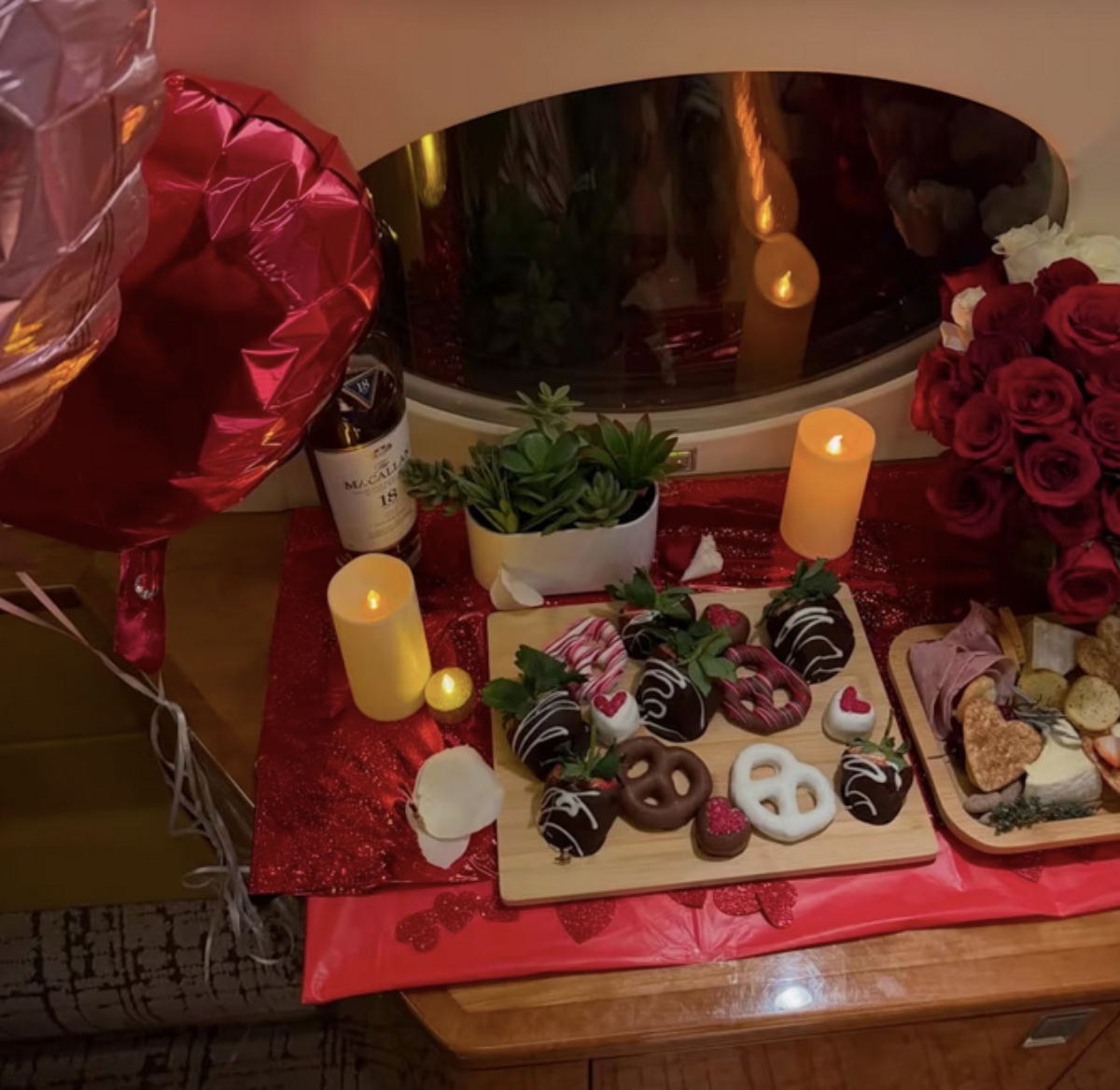 Peso Pluma San Valentín, Kenia OS