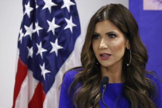 Cámaras corporales agentes inmigración, cámaras corporales, agentes inmigración, Kristi Noem, secretaria Seguridad Nacional, QuéOnnda