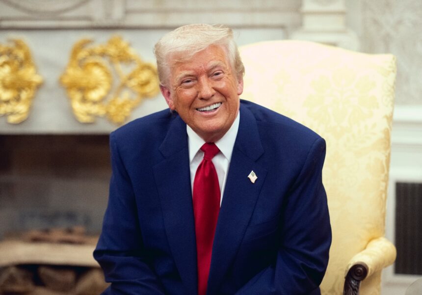 Trump is liked by Hispanics, Trump Hispanics, Trump, QuéOnnda