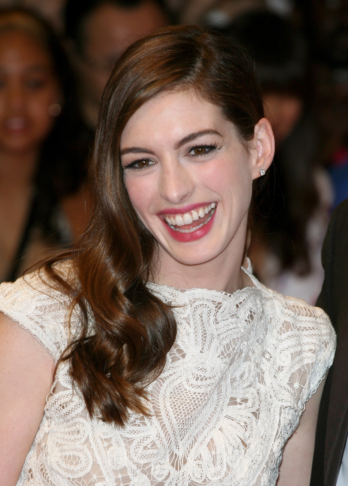 Anne Hathaway, Dwayne Johnson y Jonas Brothers 