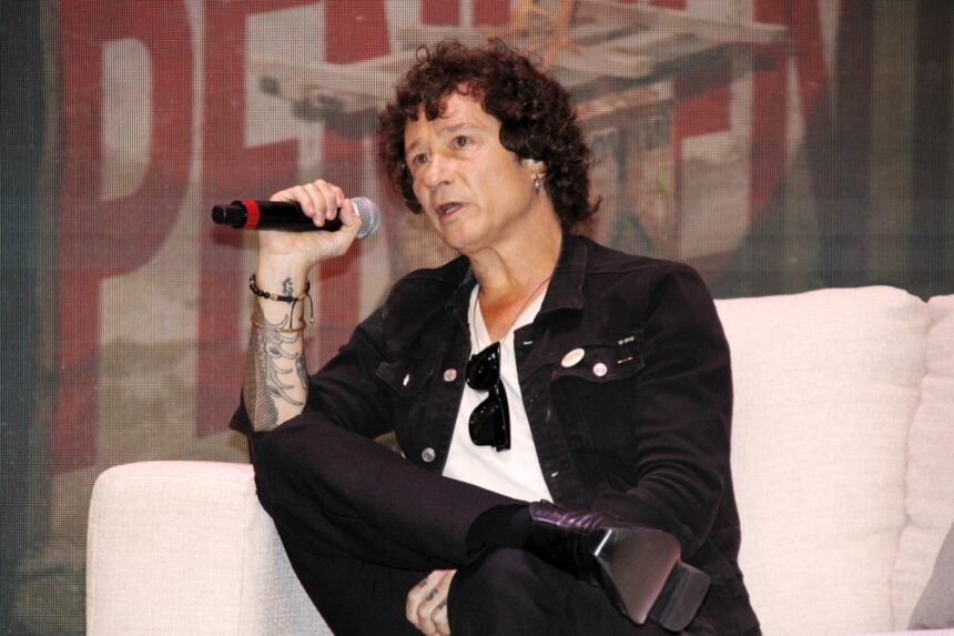 Enrique Bunbury releases his album 'De un siglo anterior' (From a previous century)