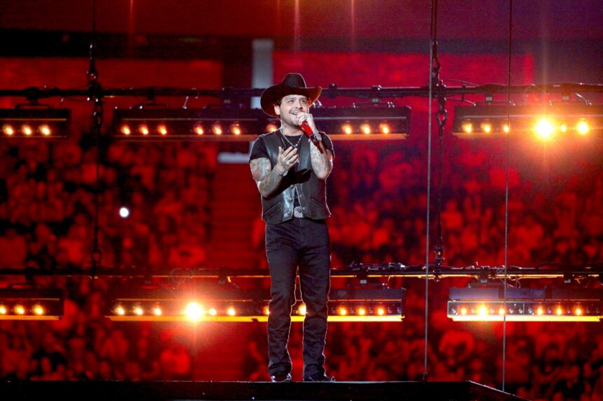 Christian Nodal y el presunto robo financiero de sus papás