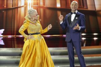 Laura Zapata expone a Telemundo en plena gala