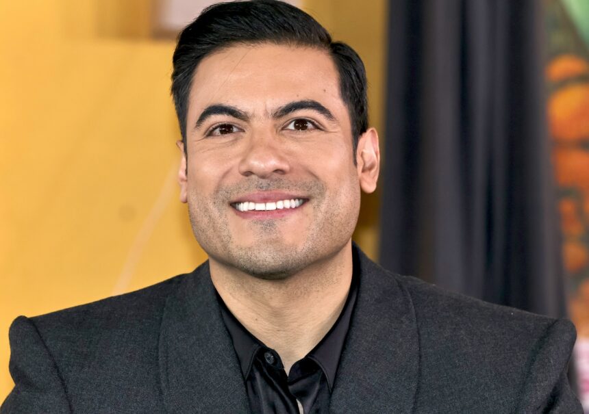 Carlos Rivera pays tribute to Taylor Swift