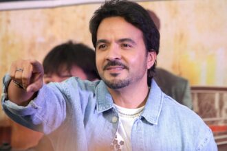 Luis Fonsi a bordo de un taxi en México