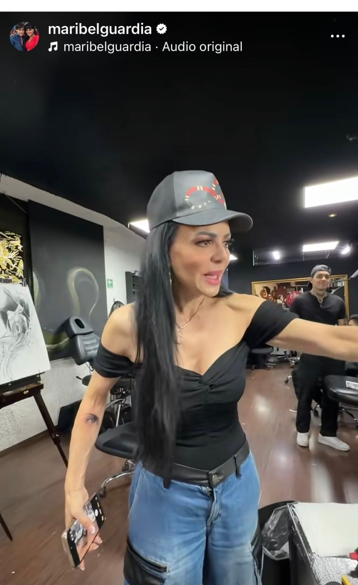 Maribel Guardia se tatúa a su hijo Julián Figueroa