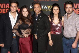 Eugenio Derbez le manda mariachis a su hijo José Eduardo