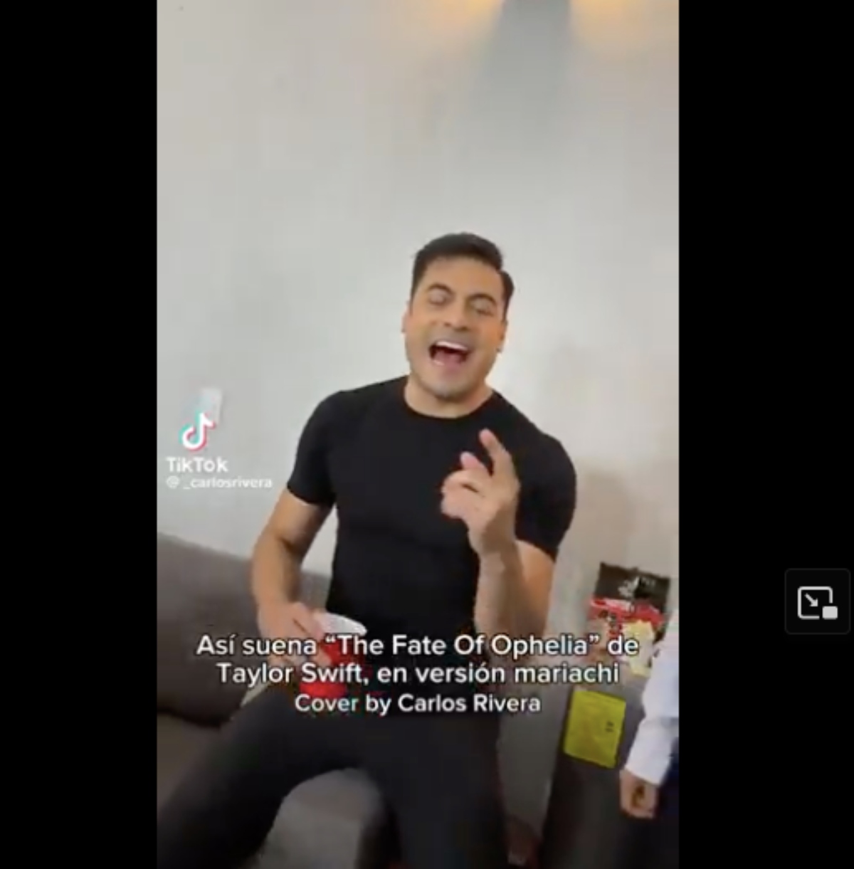 Carlos Rivera pays tribute to Taylor Swift
