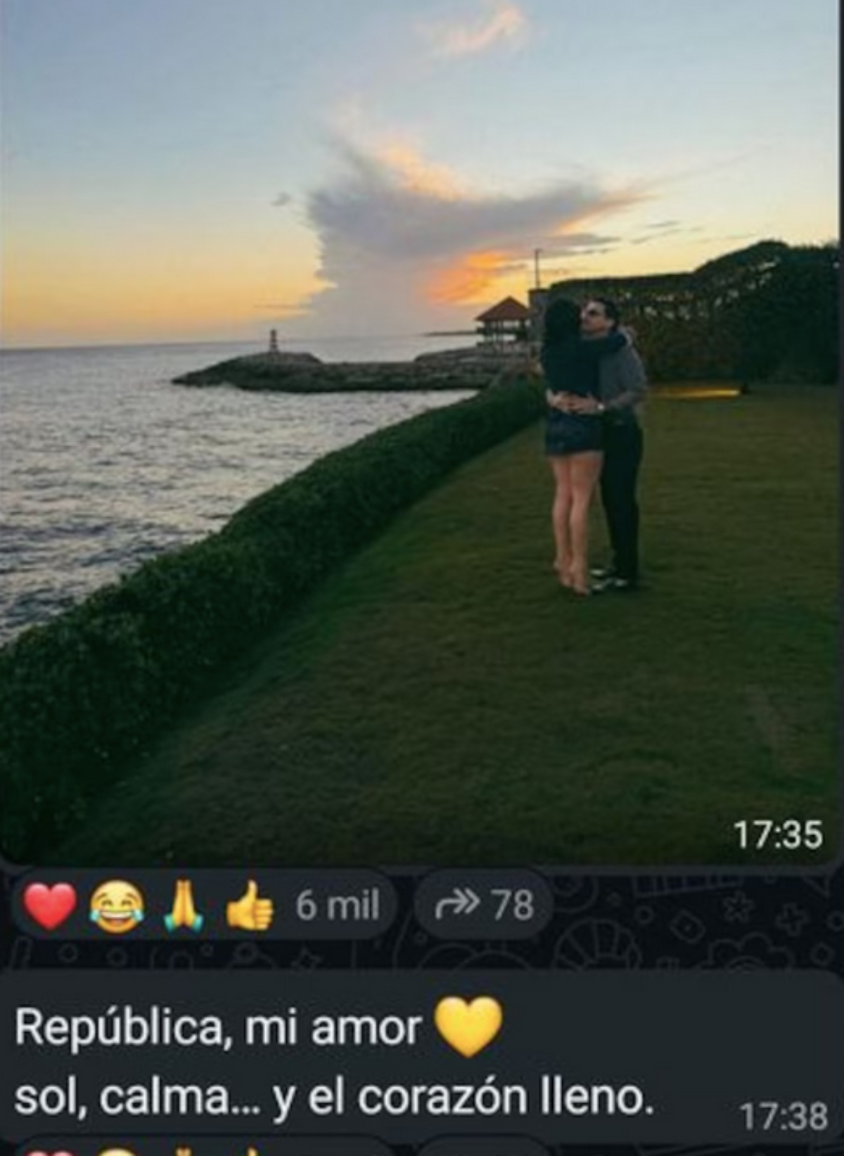 Ángela Aguilar retoca foto con Christian Nodal