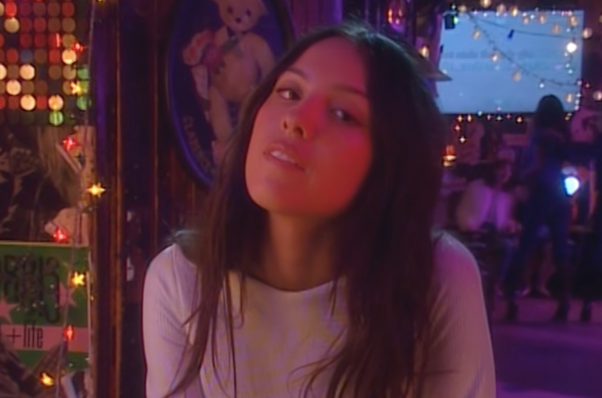 Olivia Rodrigo premieres her new video 'Drop Dead'.