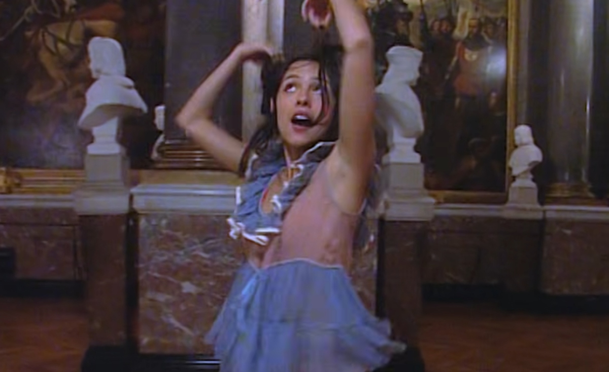 Olivia Rodrigo premieres her new video 'Drop Dead'.