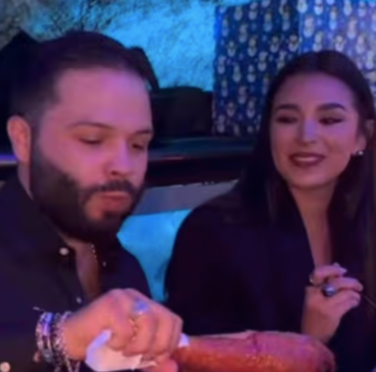 Leonardo Aguilar presenta a su novia Adriana Caballero