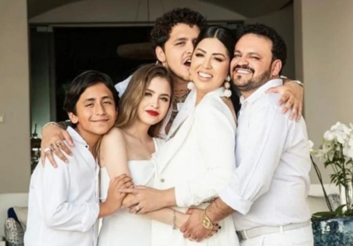 Christian Nodal y el presunto robo financiero de sus papás