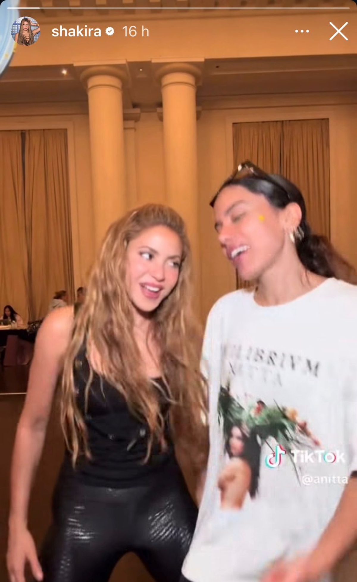 Shakira appears dancing with Anitta