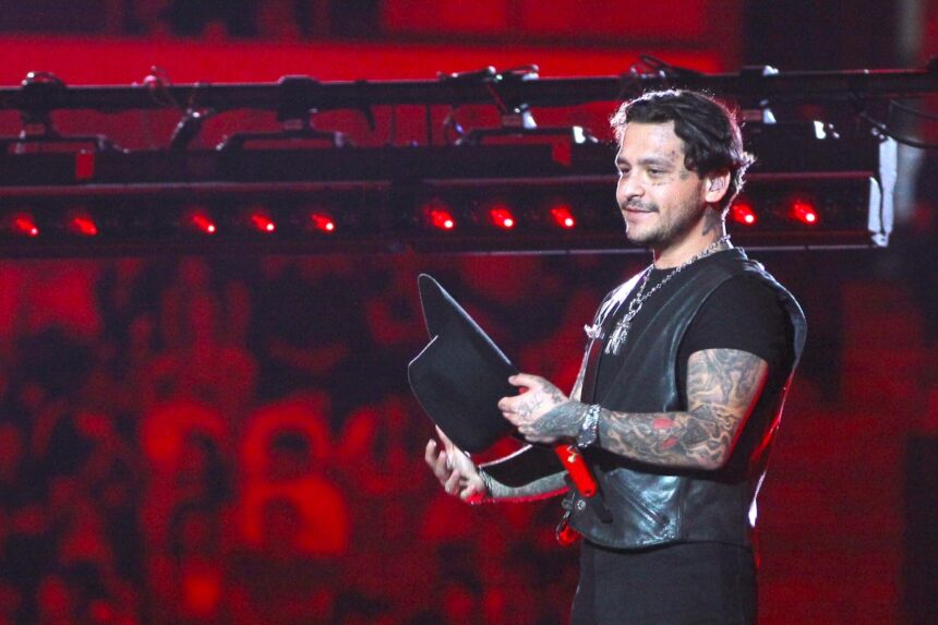 Christian Nodal Un vals