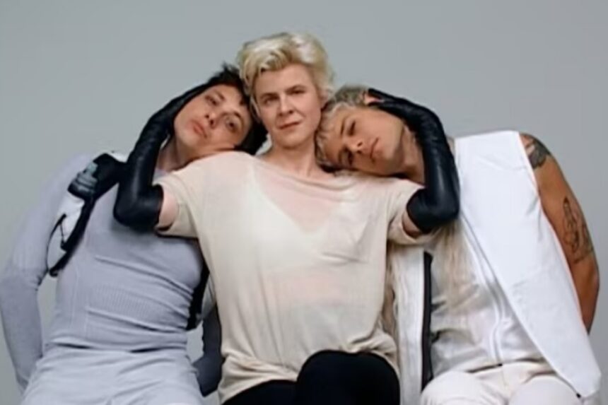 Ca7riel Paco Amoroso Robyn