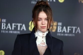 'Supergirl' es presentada en México con su protagonista Milly Alcock