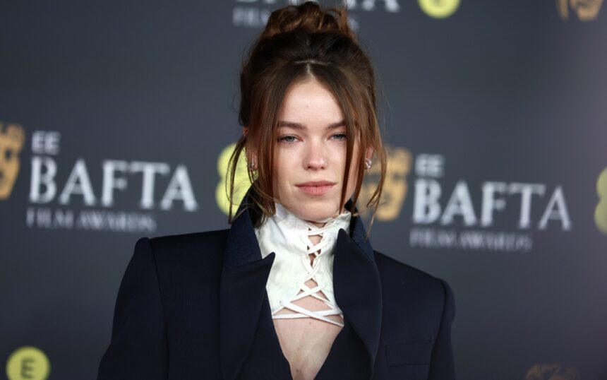 'Supergirl' es presentada en México con su protagonista Milly Alcock