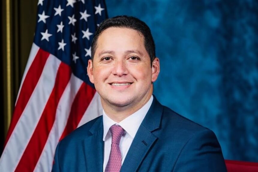 Exempleada de Tony Gonzáles, Tony González, legislador Distrito 23, Texas, QuéOnnda