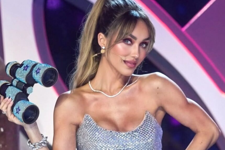 Karol G gives birthday gift to Anahi