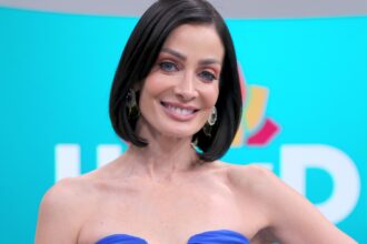 Dayanara Torres dresses in mourning