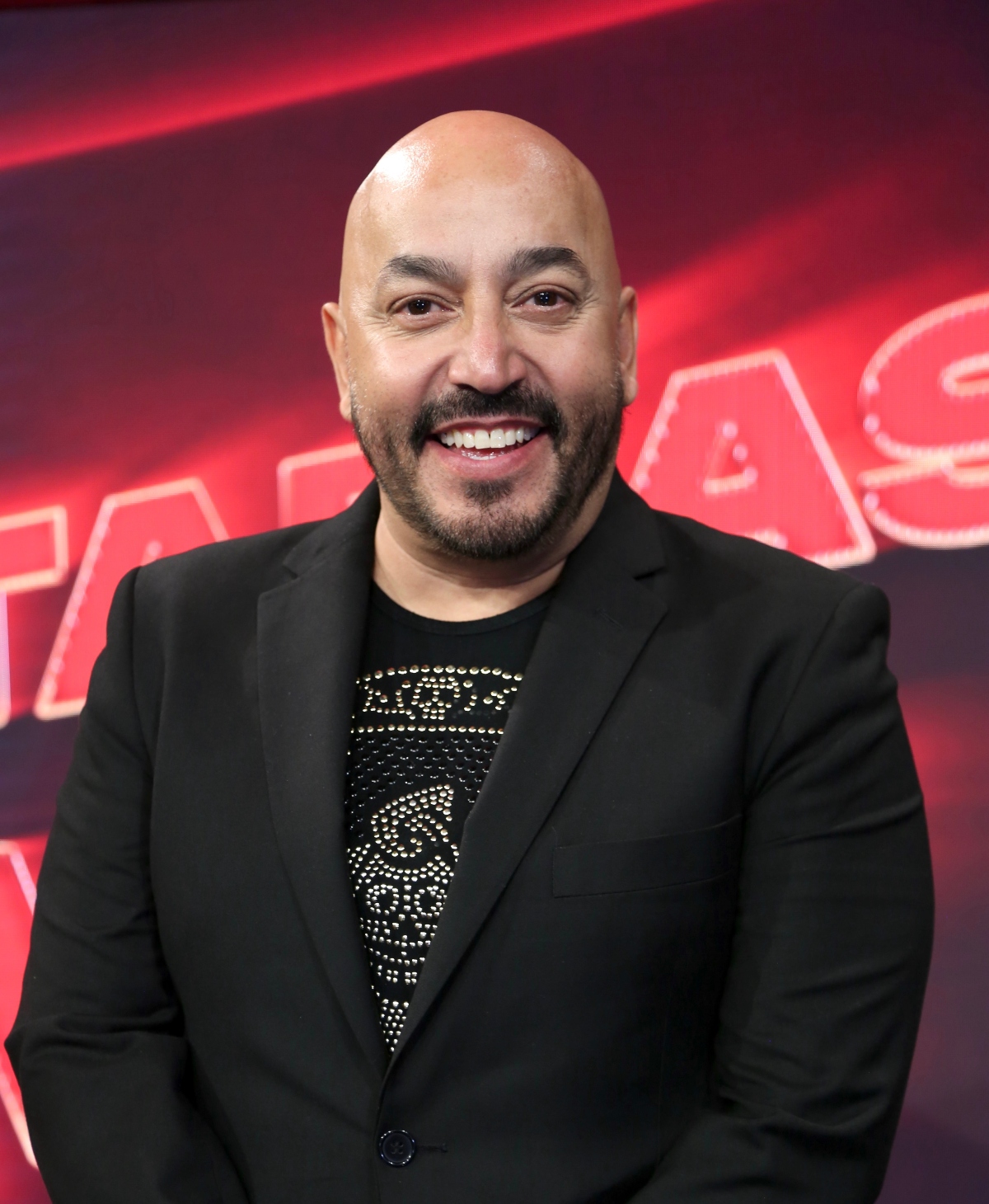 Lupillo Rivera defiende a Ángela Aguilar de los ataques en su contra