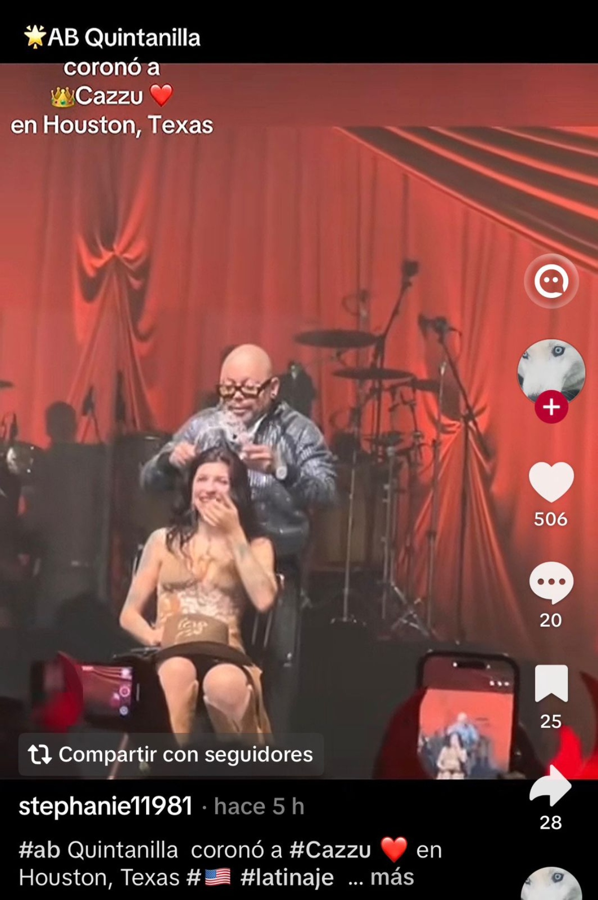 Cazzu es coronada por A.B. Quintanilla hermano de Selena