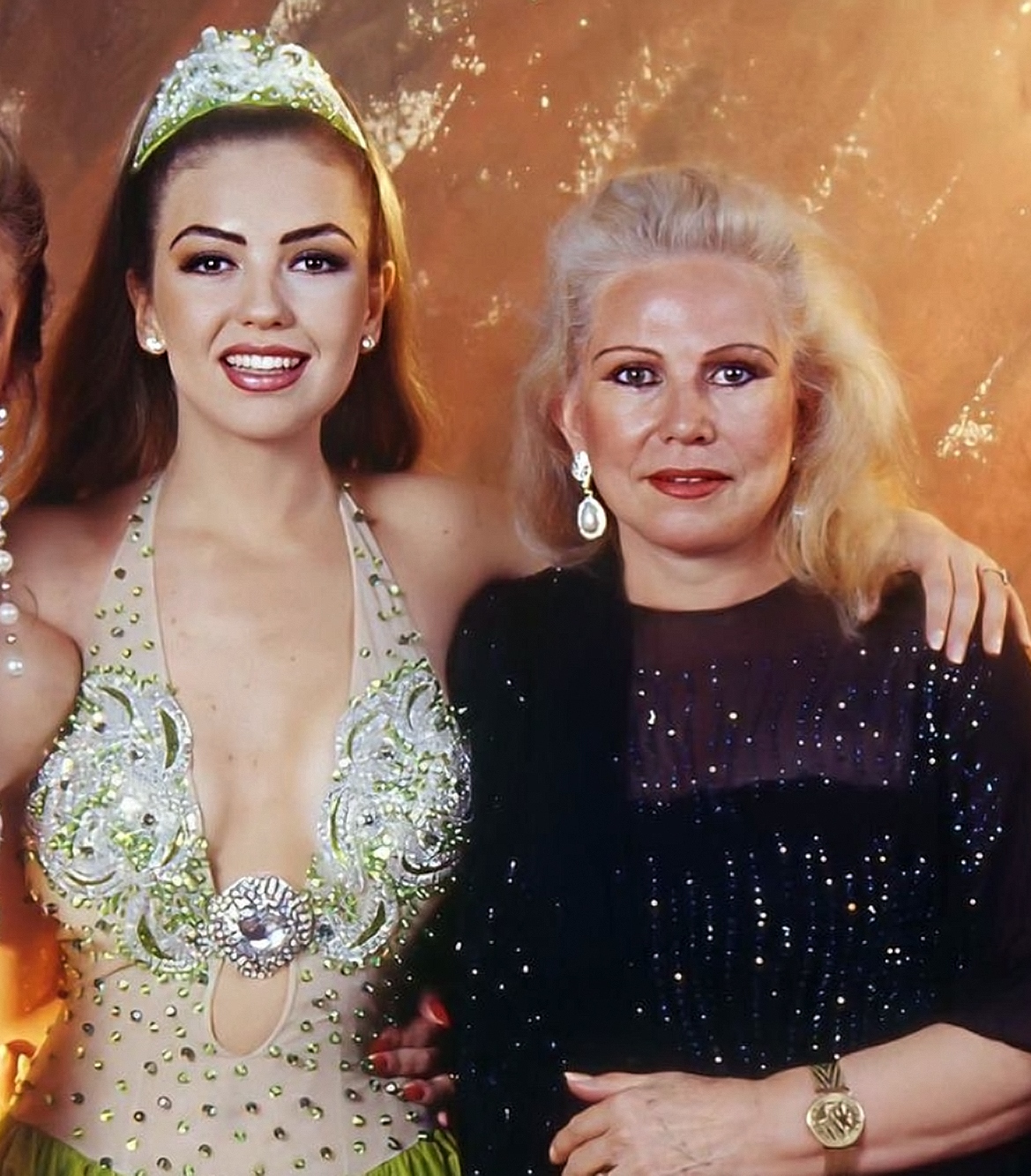 Thalía sigue devastada tras la muerte de su mamá 