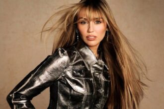 Miley Cyrus adopta una tortuga de 20 años