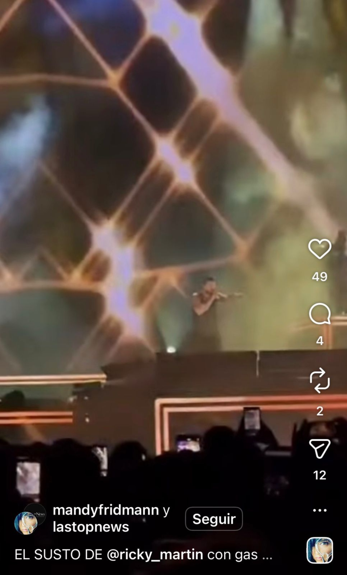 Ricky Martin es atacado con gas lacrimógeno