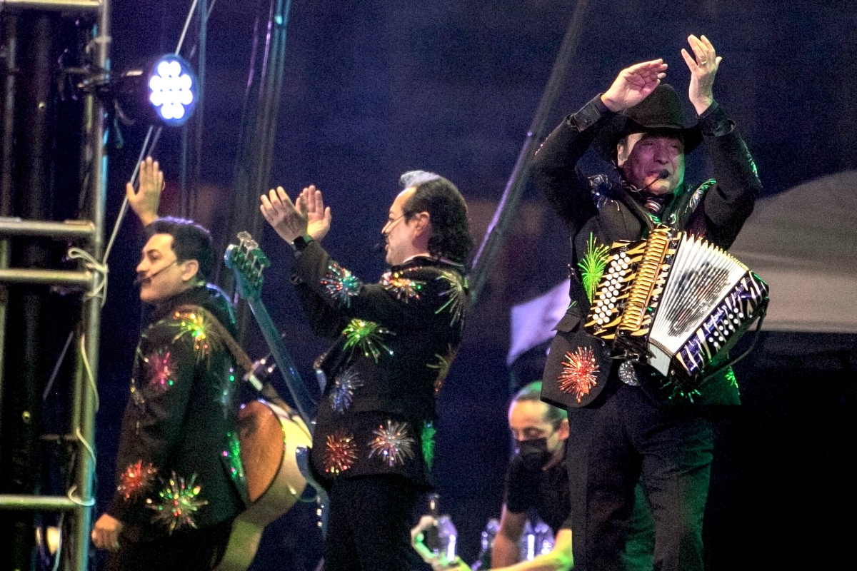 Eduin Caz Tigres del Norte