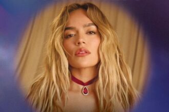 Karol G recibe el American Music Award a la 'Excelencia Artística'