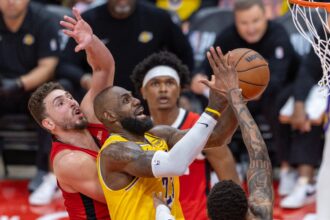 Lebron James elimina a Rockets