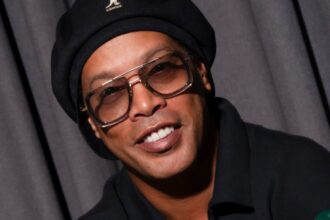 Ronaldinho presenta su proyecto 'CAMISA 10'