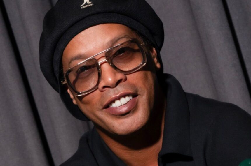 Ronaldinho presenta su proyecto 'CAMISA 10'