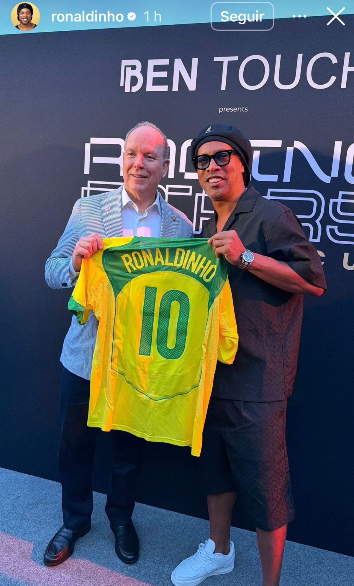 Ronaldinho presenta su proyecto 'CAMISA 10'