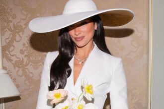 Dua Lipa se casa con el actor Callum Turner