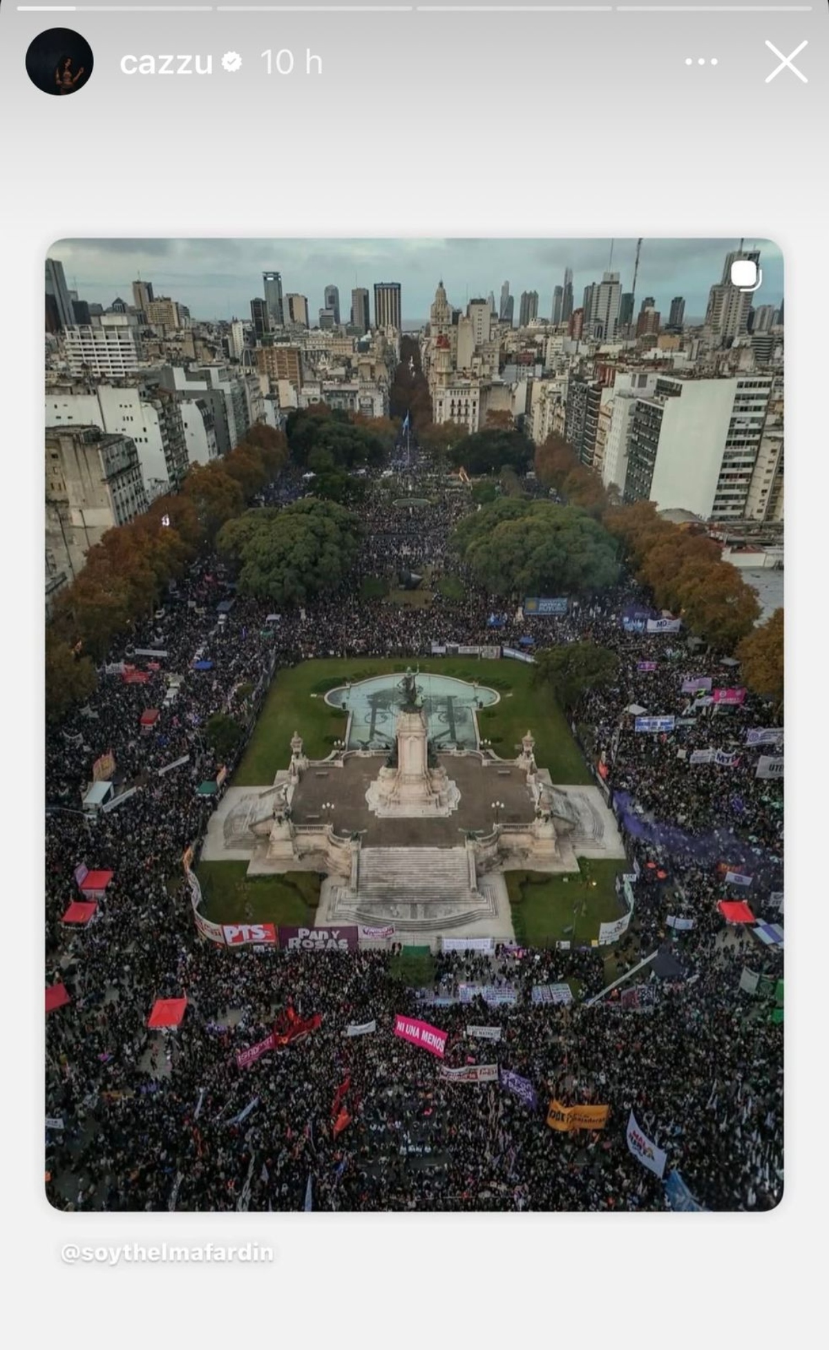 Cazzu participates in the 'Ni Una Menos' march and launches strong message