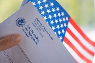 Ajuste de estatus, Green Card, residencia permanente, USCIS, QuéOnnda