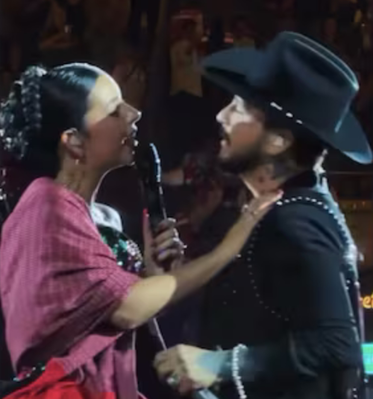 Ángela Aguilar reaparece con Christian Nodal descartando rumores de separación