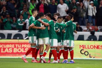 México golea a Serbia