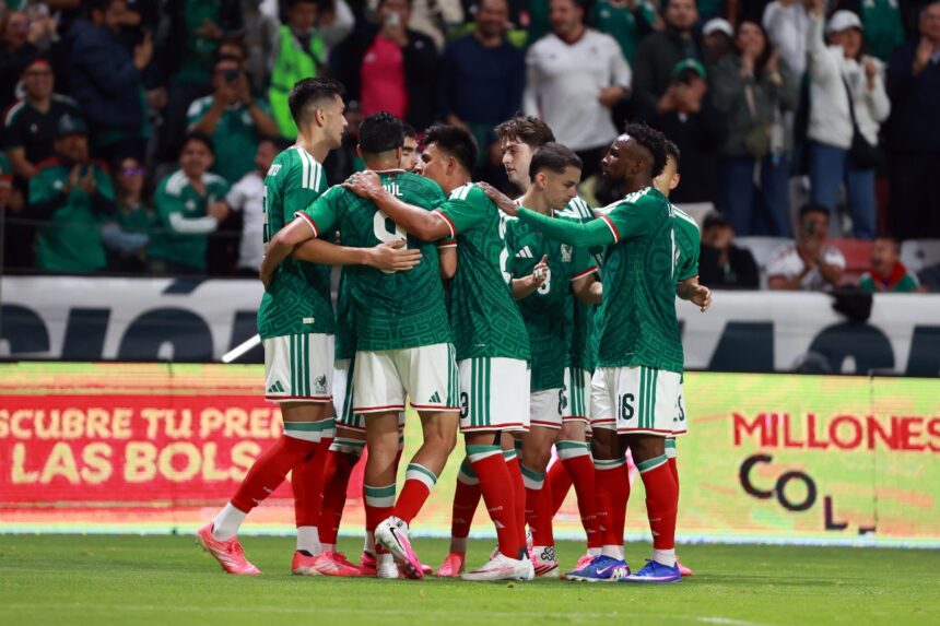 México golea a Serbia